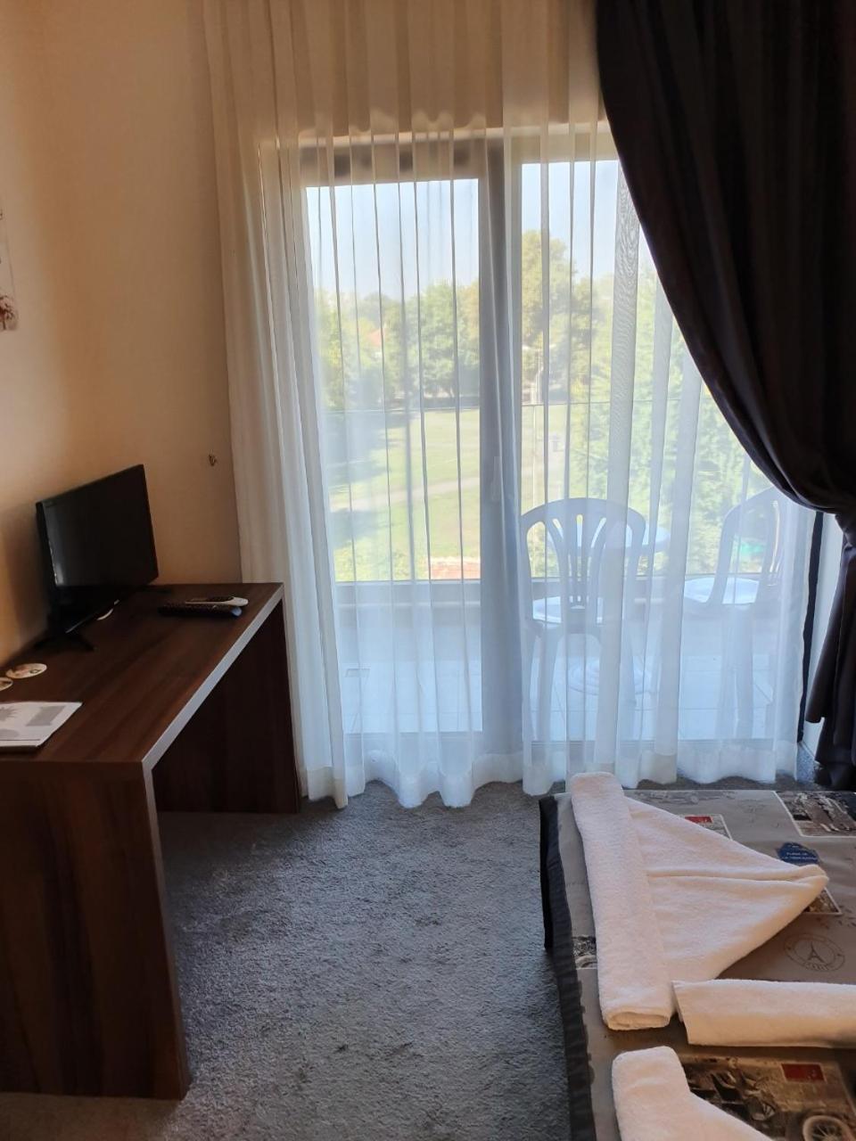 Family Hotel Novel City 布尔加斯 客房 照片