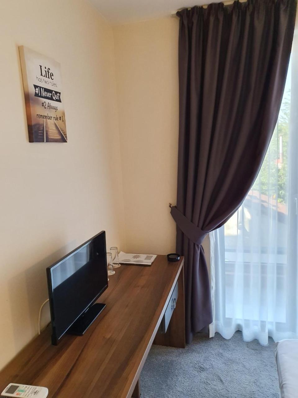 Family Hotel Novel City 布尔加斯 客房 照片