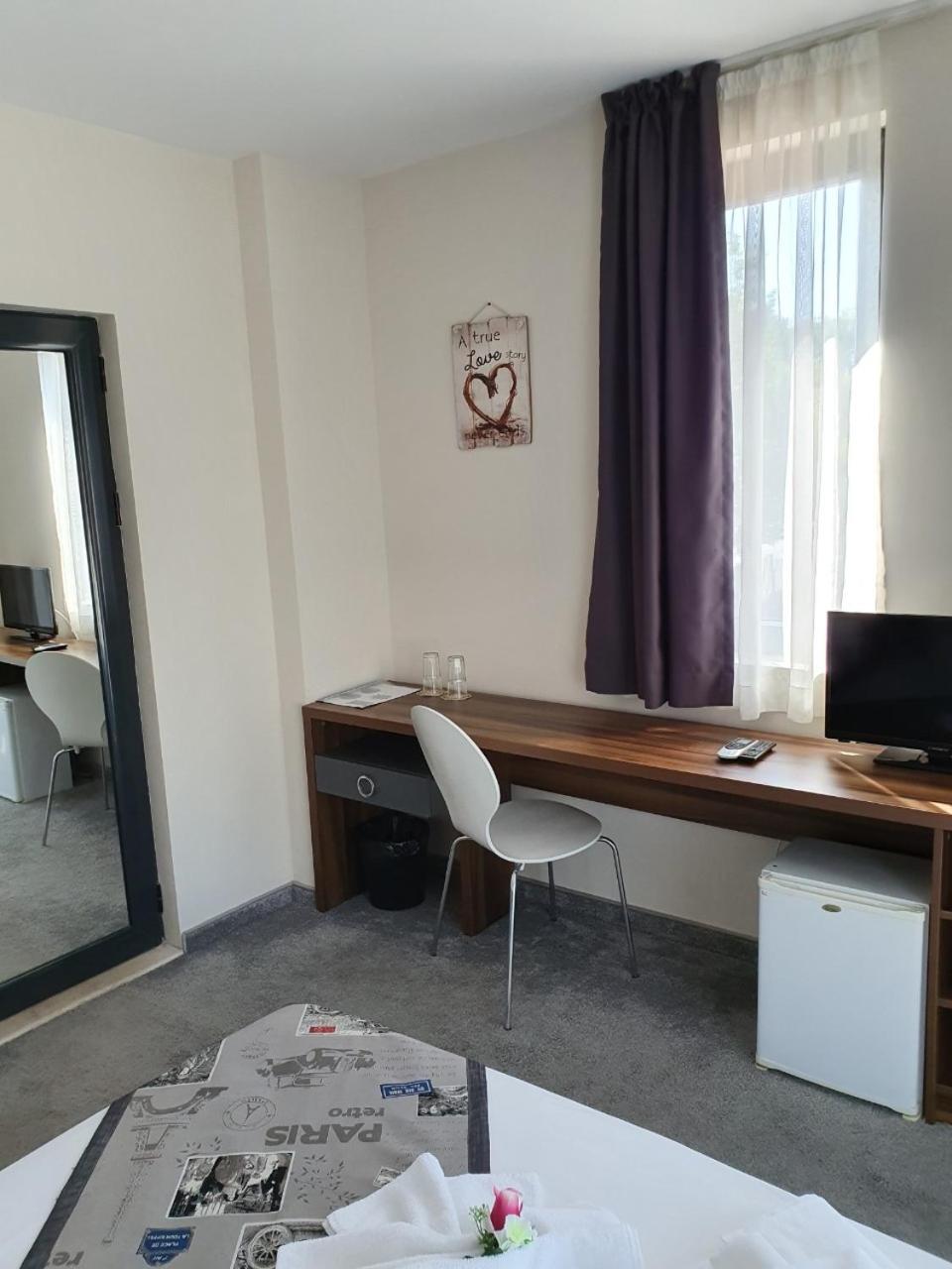 Family Hotel Novel City 布尔加斯 客房 照片
