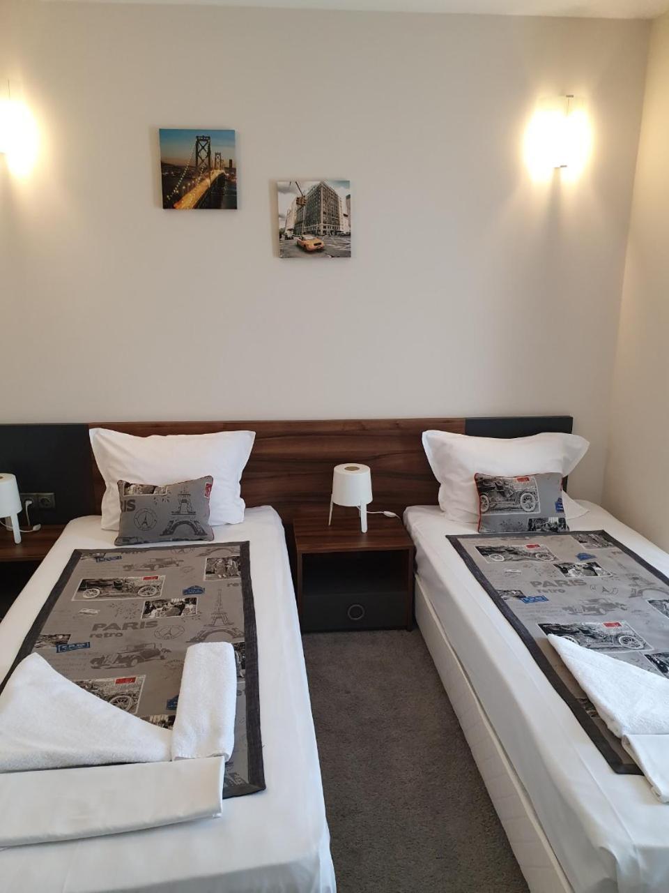 Family Hotel Novel City 布尔加斯 客房 照片